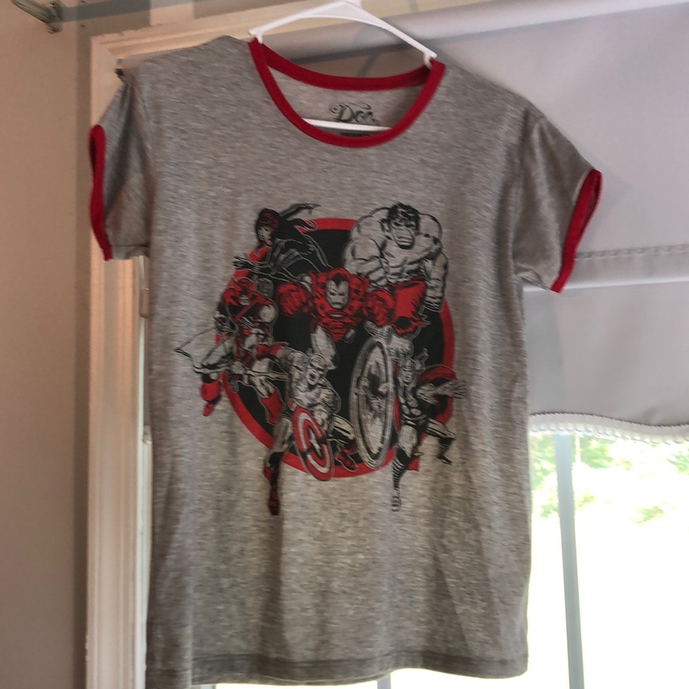 🔥3/ $12🔥NEW AVENGERS T-SHIRT SIZE M